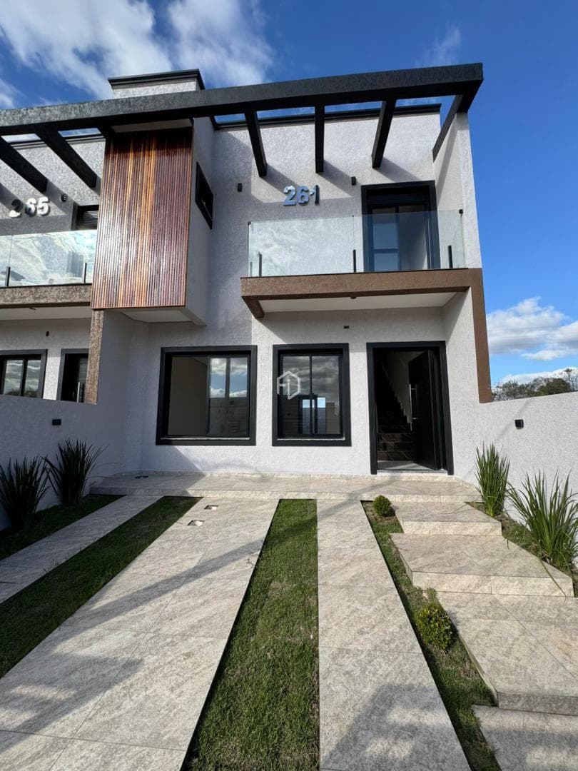 UM BELO SOBRADO COM 116m2 EM CACHOEIRINHA