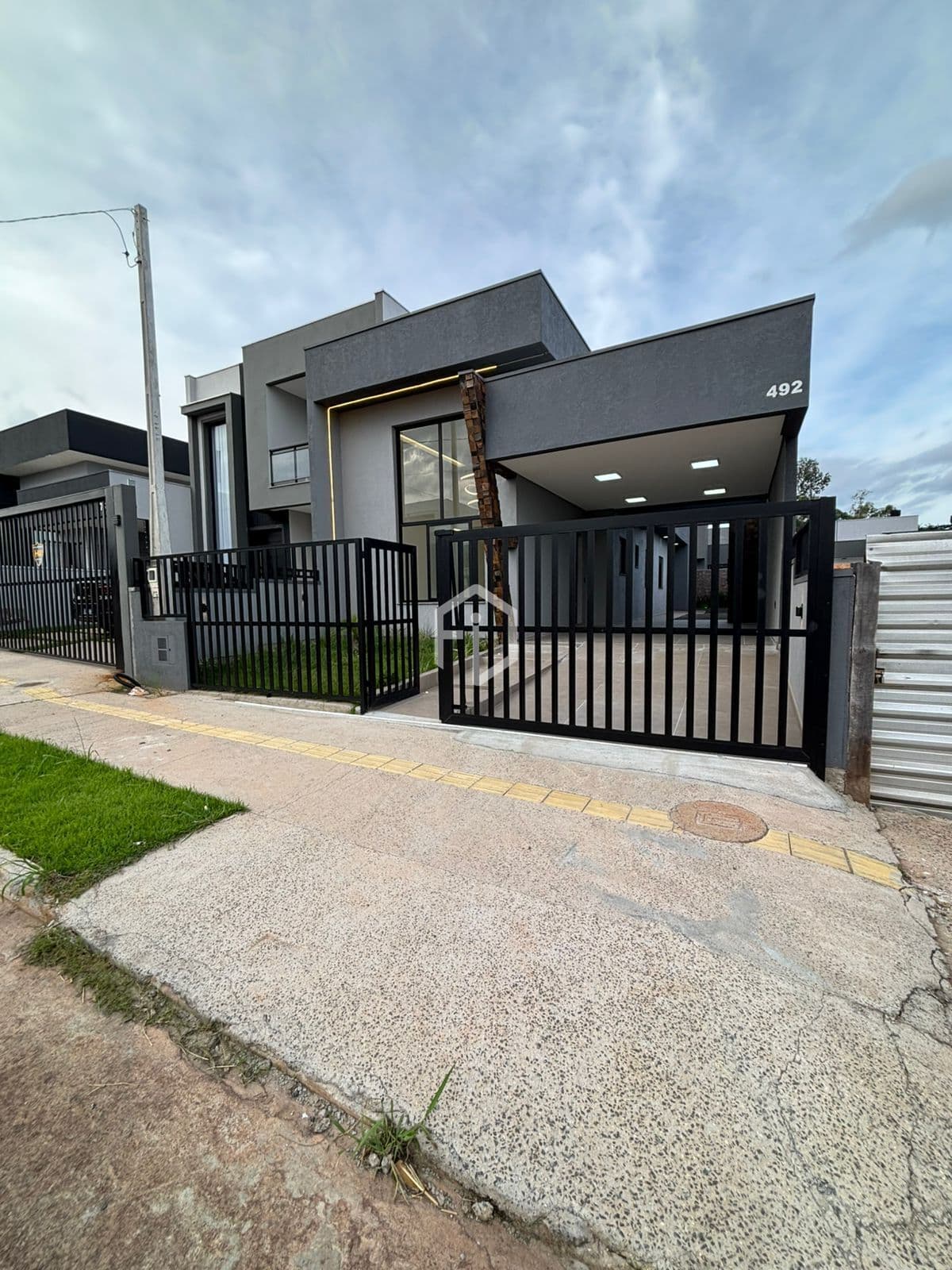 CASA COM EXCELENTE ACABAMENTO NO BAIRRO PLANEJADO TERRA NOVA, MORADA DO VALE I
