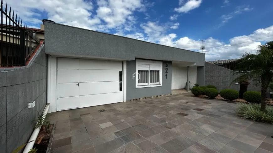 CASA A VENDA EM GRAVATAÍ, SEMI MOBILIADA COM 3 DORMITÓRIOS E PISCINA