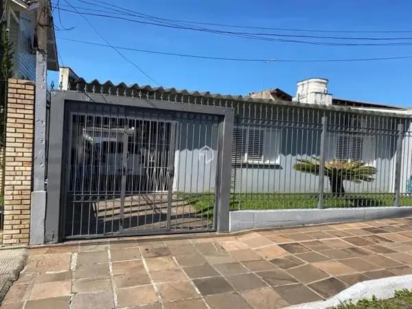 CASA TÉRREA COM 3 DORMITÓRIOS EM GRAVATAÍ CENTRO