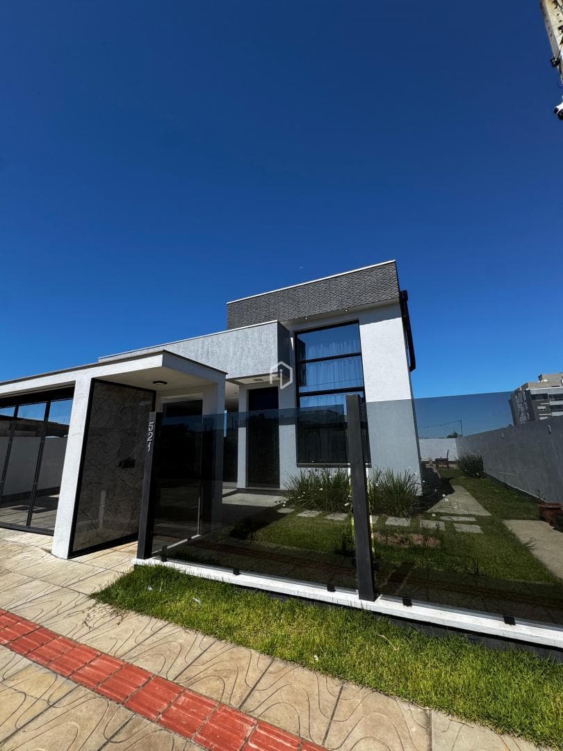 CASA TÉRREA COM 3 DORMITÓRIOS E AMPLO PÁTIO EM GRAVATAI