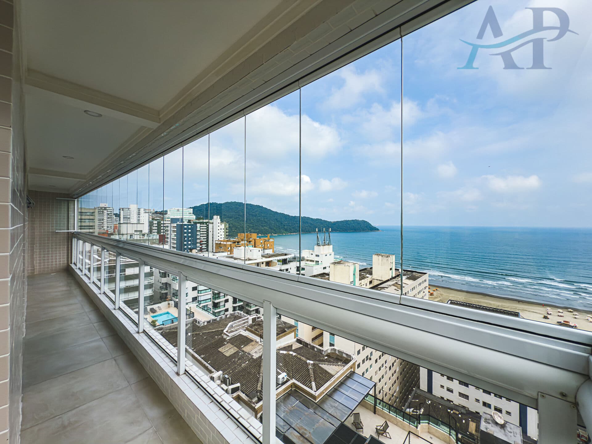 Apartamento no Canto do Forte em Praia Grande com 3 Dormitórios