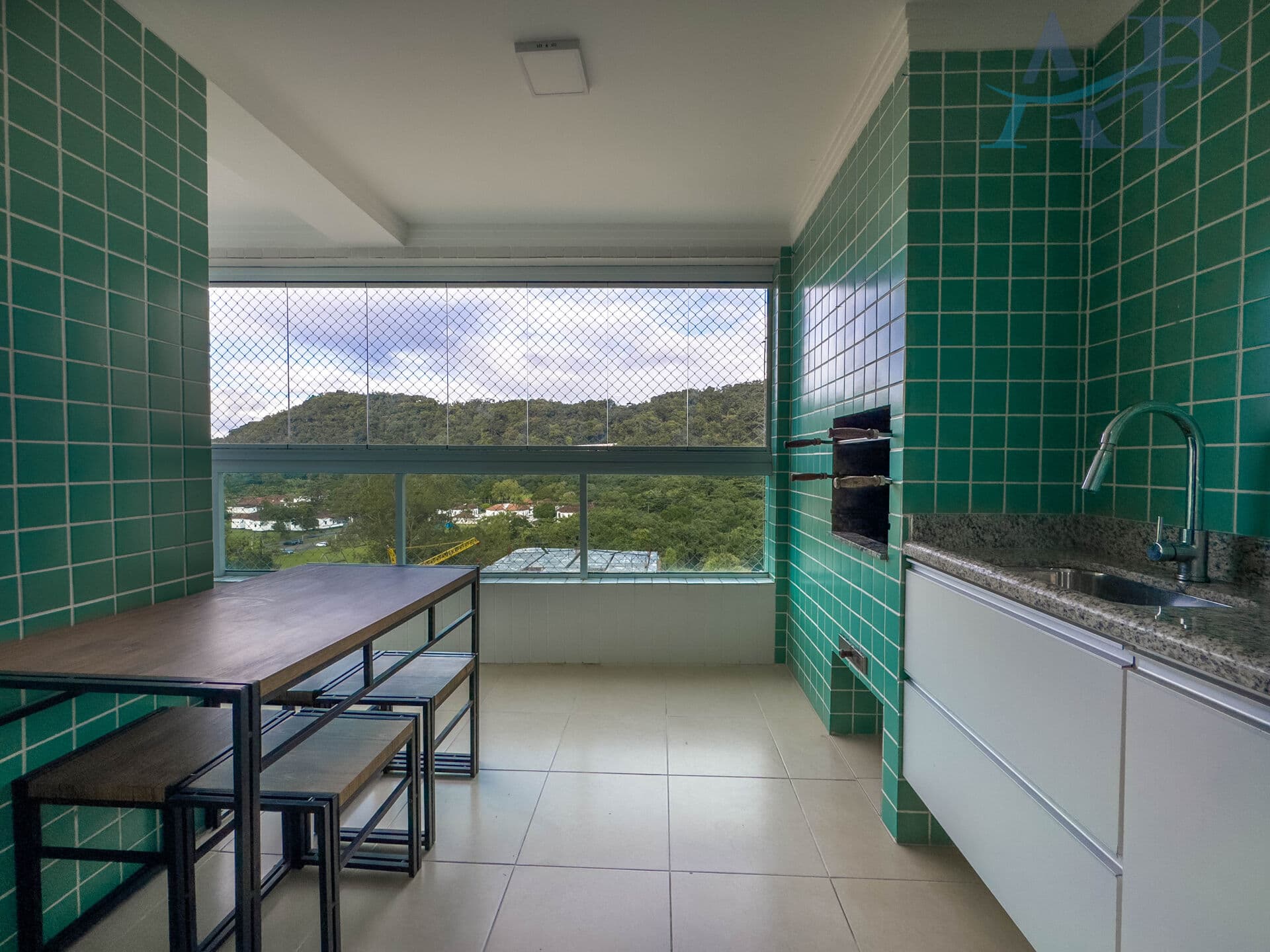 Apartamento no Canto do Forte em Praia Grande com 3 Dormitórios Mobiliado