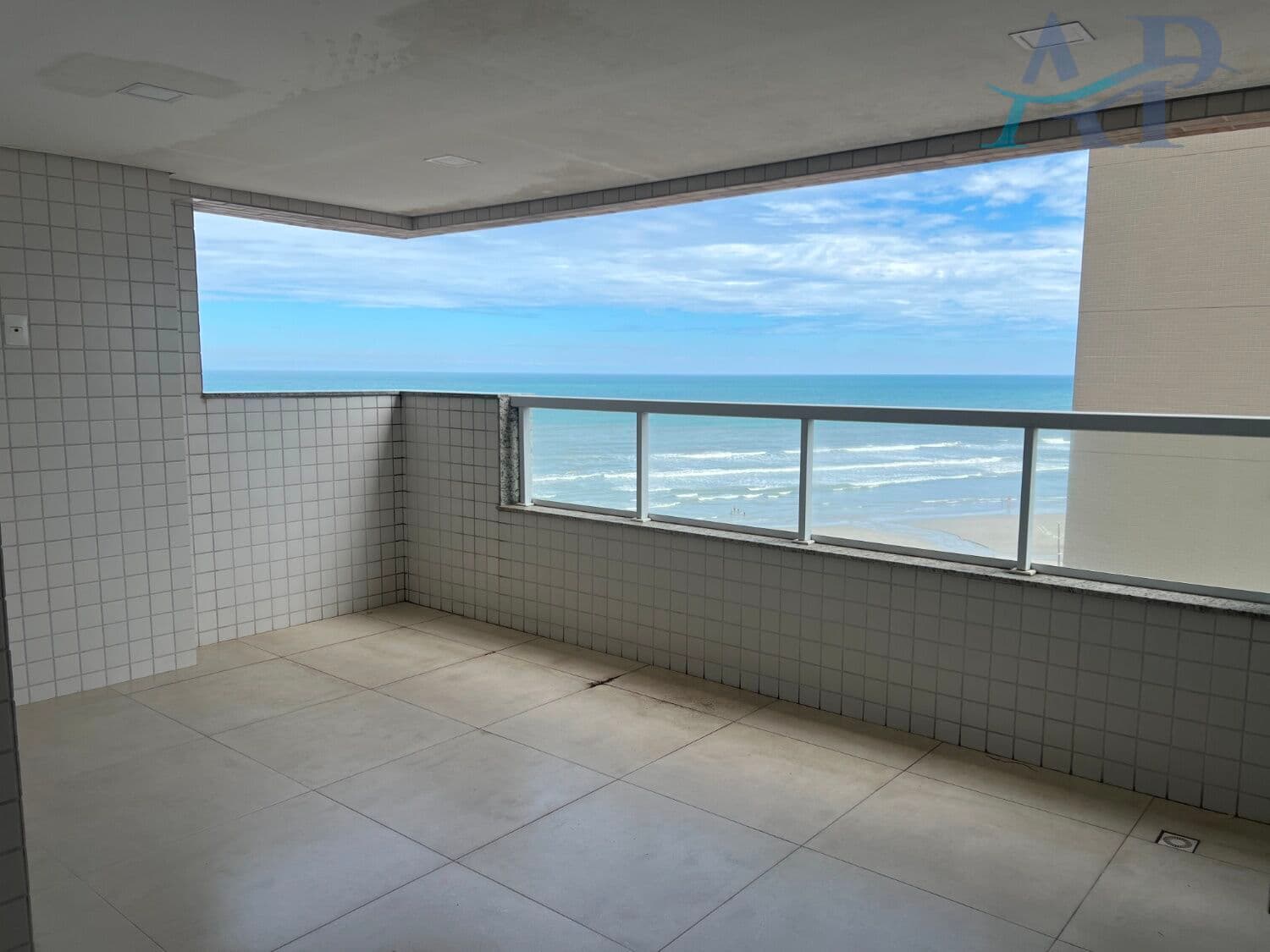 Apartamento no Caiçara em Praia Grande com 2 Dormitórios.