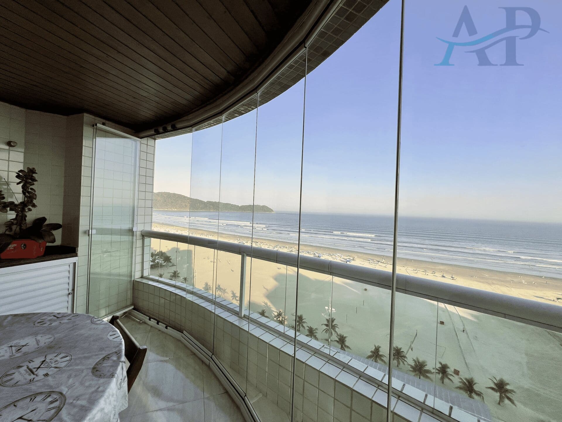 Apartamento em Praia Grande Frente Mar com 3 Dormitórios