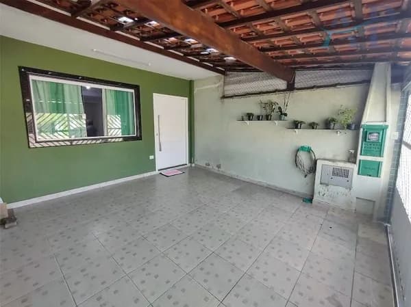 Casa para Vender em Praia Grande com 3 Quartos
