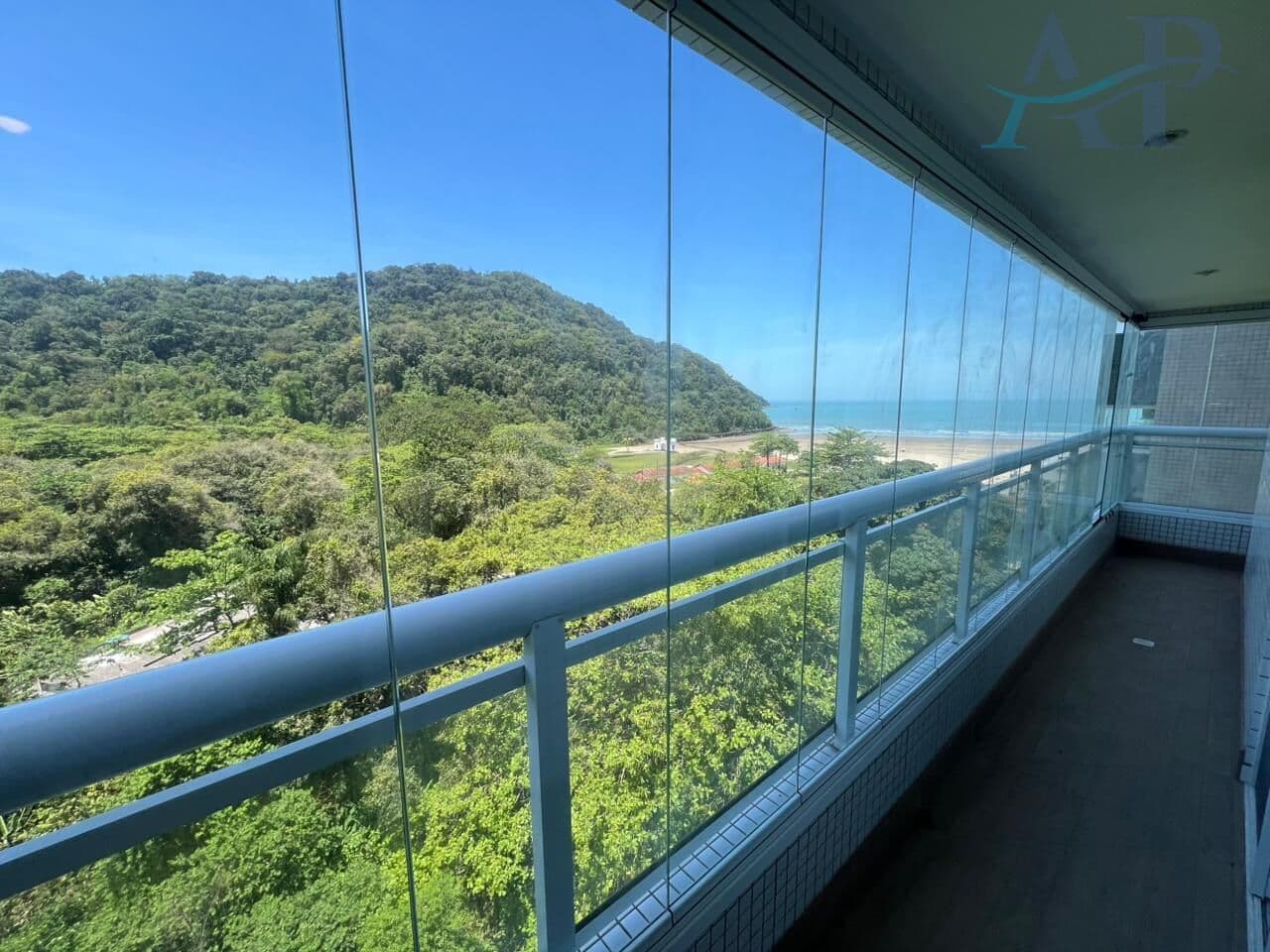 Apartamento no Canto do Forte em Praia Grande com 4 Dormitórios e 3 Vagas