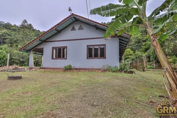 Casa de campo com 4 quartos + depósito