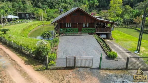 Mini sítio com lagoa e água corrente 24 horas por dia