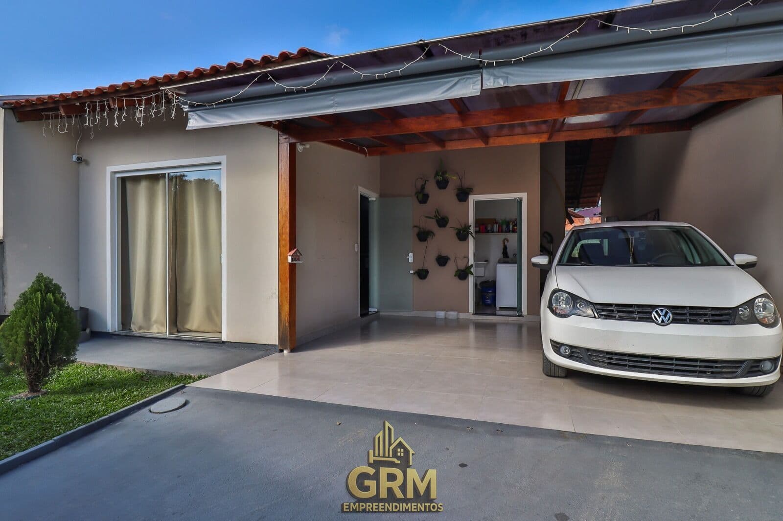 Casa Geminada com 2 quartos próximo a centros comerciais