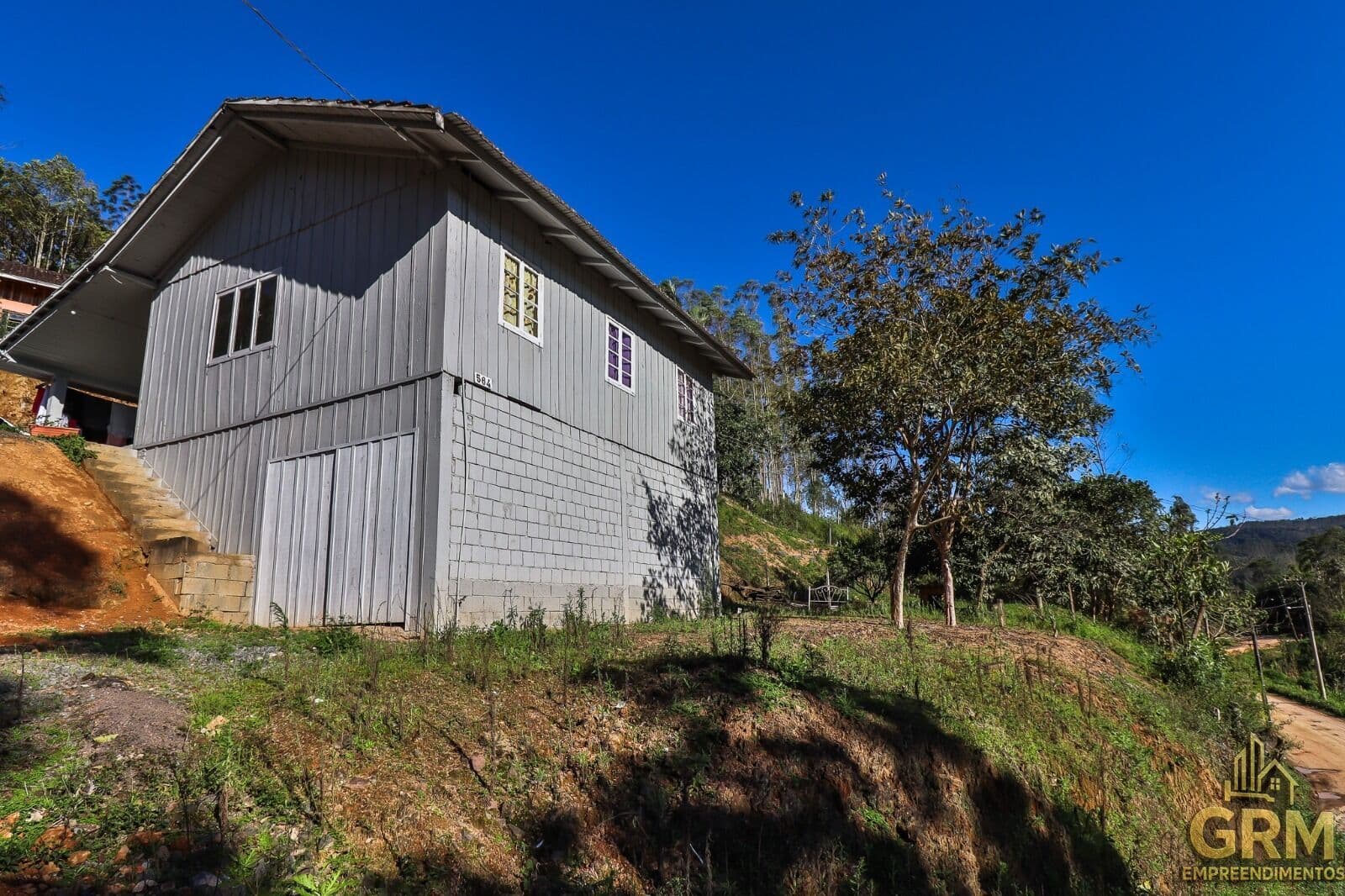 Casa mista com terreno amplo