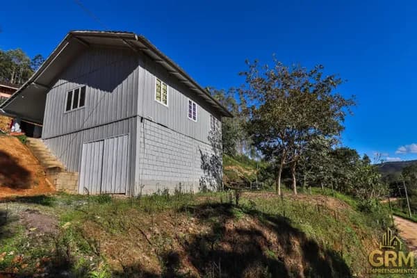 Casa mista com terreno amplo