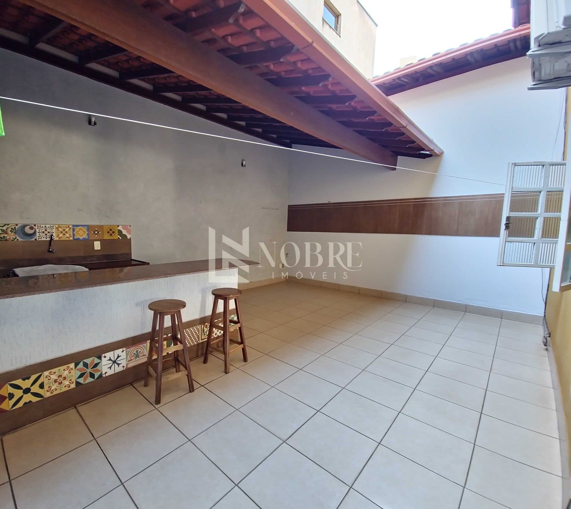 Casa com , 3 Quartos (1 Suíte) no Bairro Imbaúbas