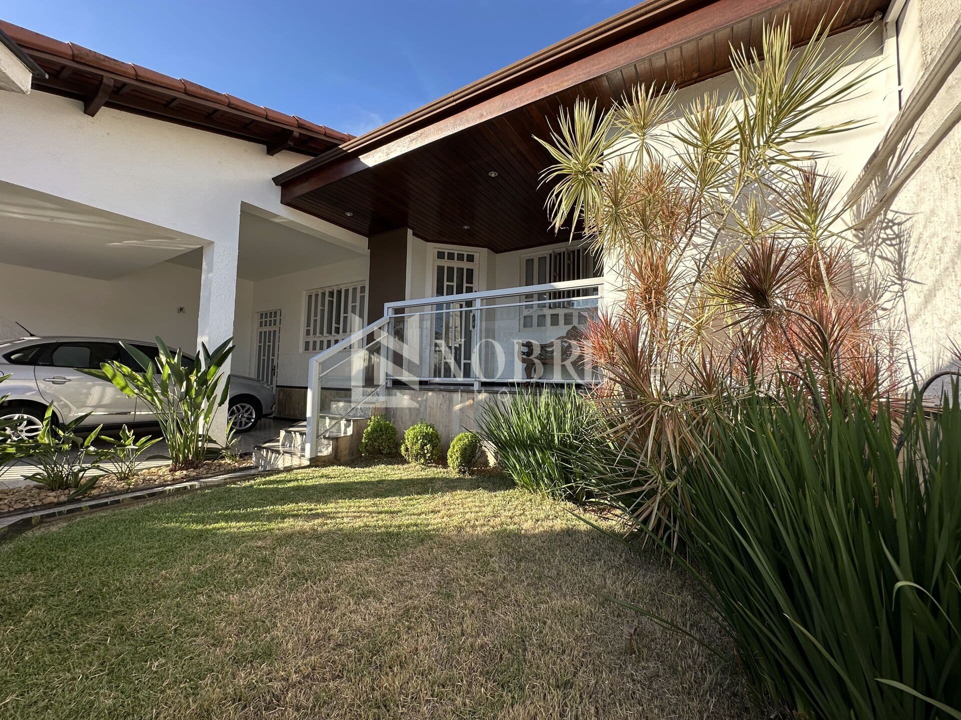 Casa em Lote de 330 m² com Área Gourmet e Quintal