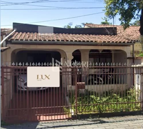 Casa em Meio Lote com 239 m² no Bairro Cariru – 3 Quartos e Terraço