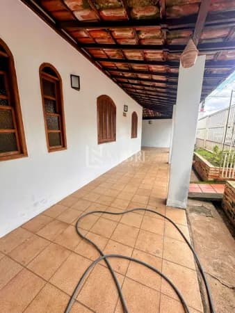 Casa em Lote de 432 m² com Quintal Amplo