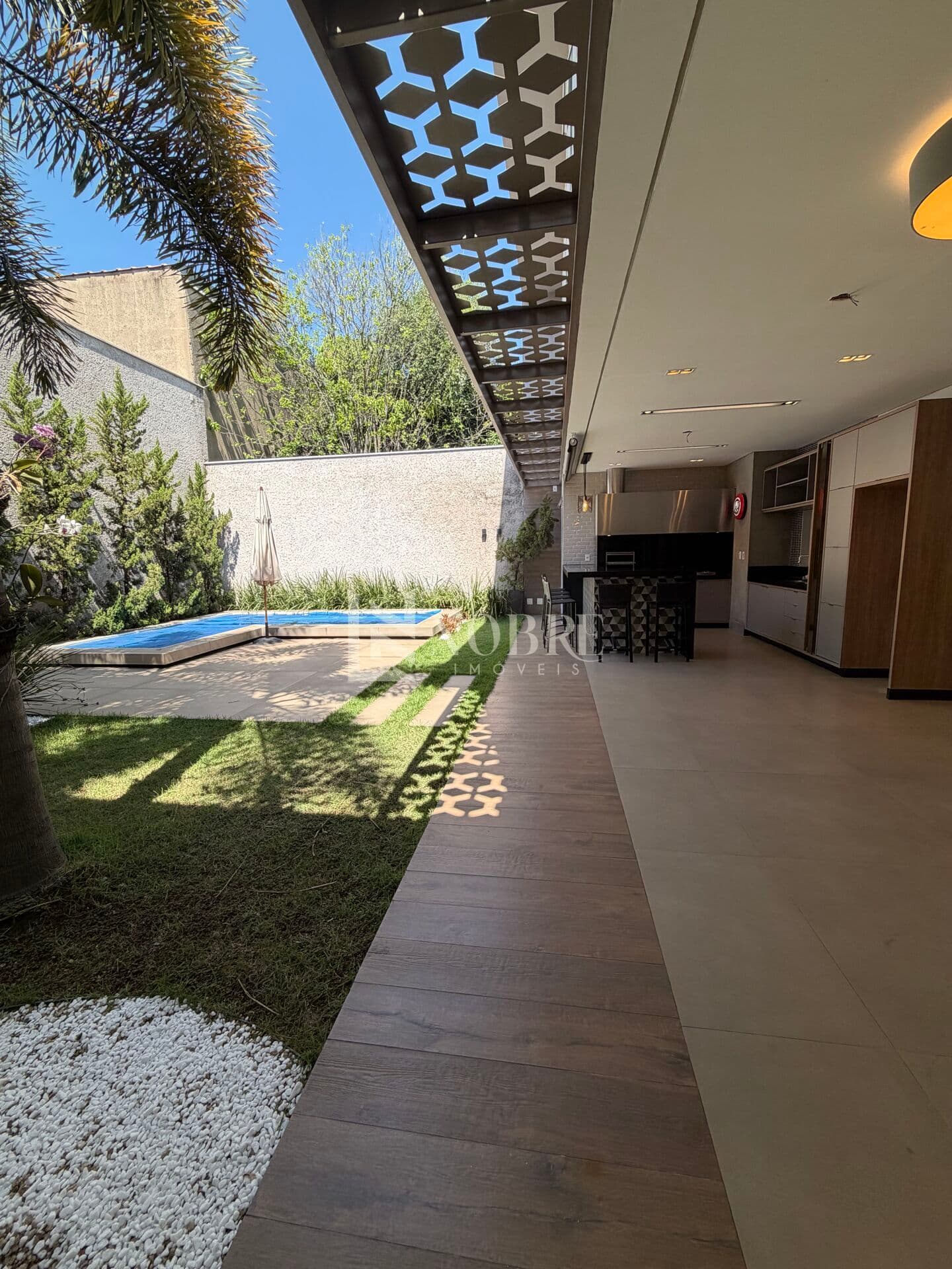 Casa Moderna com 3 Quartos, Piscina e Área Gourmet / Bairro Cariru Ipatinga