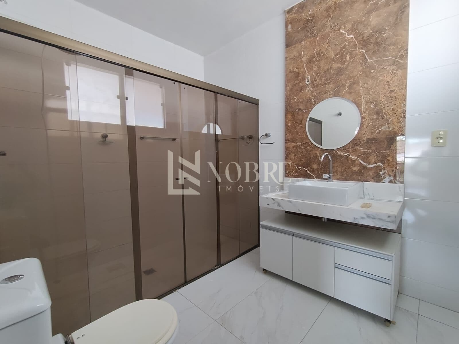 Casa Ampla com 5 Quartos, Área Gourmet e Terraço no Bom Retiro