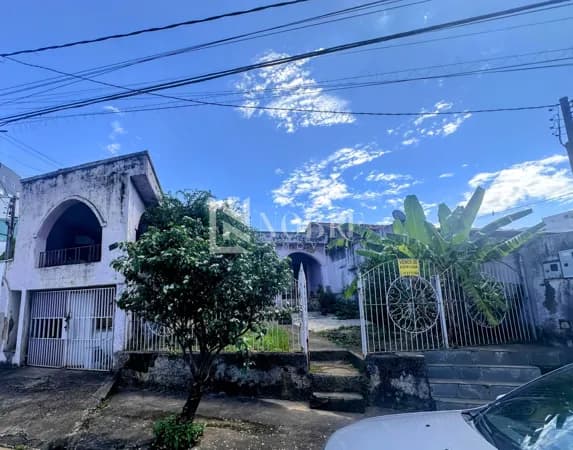 Casa em Lote de 309 m² – Ideal para Reforma ou Novo Projeto