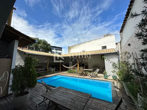 Casa com 4 Quartos, Área Gourmet e Piscina no Cidade Nobre