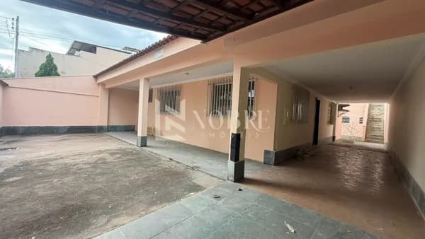 Casa com Amplo Terreno no Bom Retiro – Excelente Potencial para Moradia e Investimento