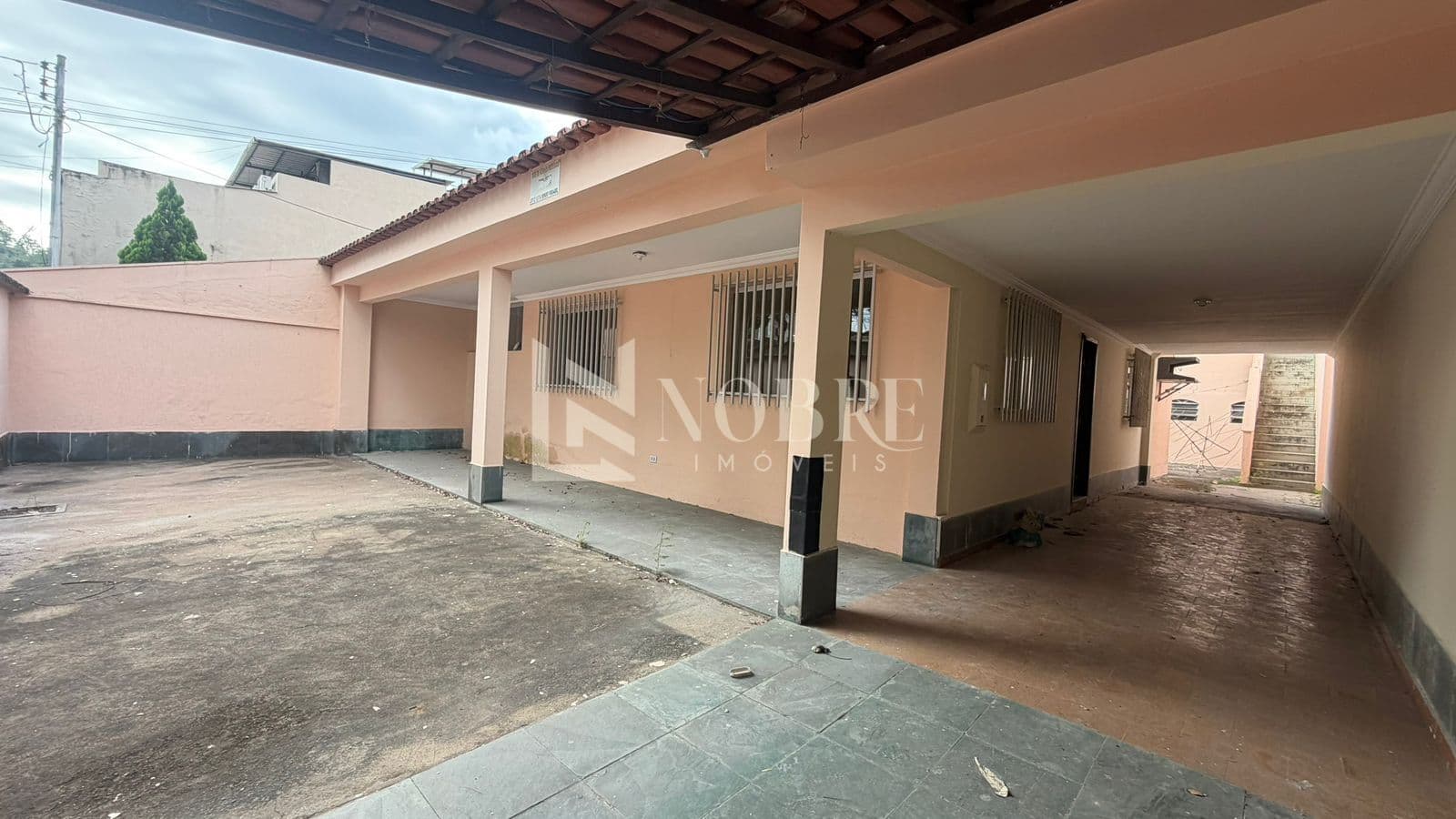 Casa com Amplo Terreno no Bom Retiro – Excelente Potencial para Moradia e Investimento