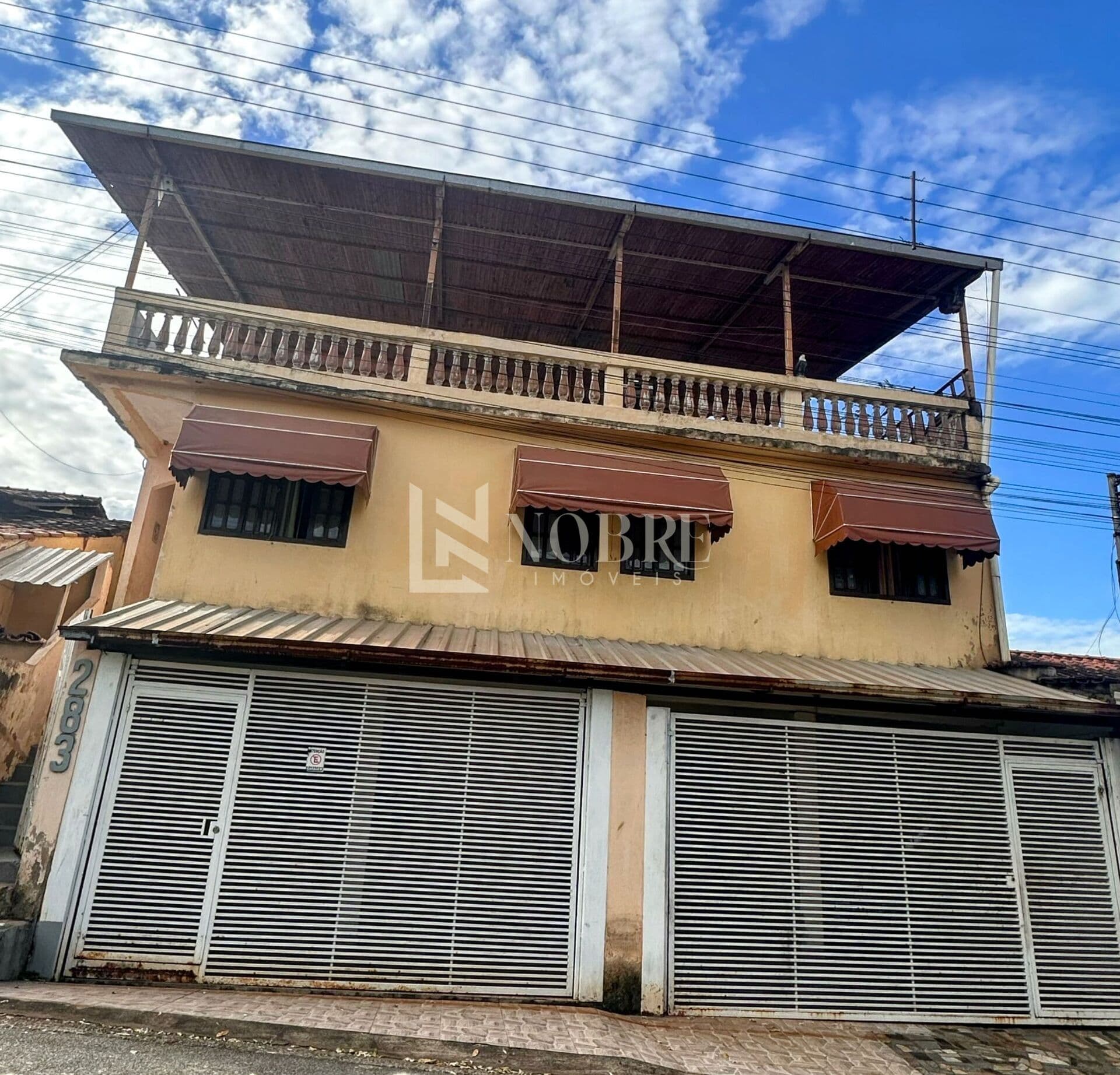 Prédio Residencial com 5 Apartamentos e Garagem