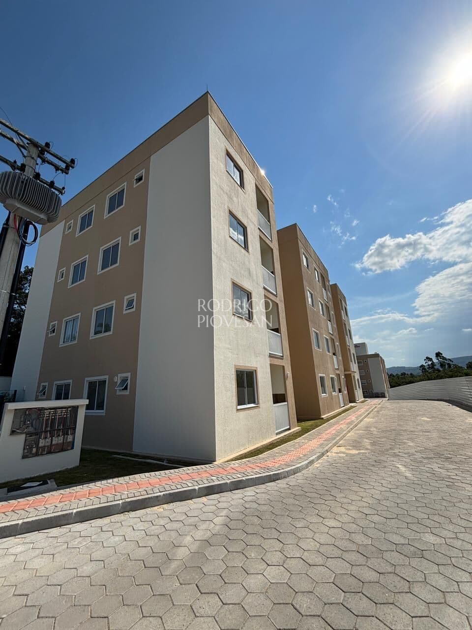Apartamento à venda no Jardim Itália em Cocal do Sul com 2 dormitórios e vaga coberta