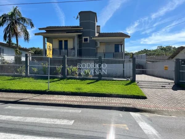 Casa à venda no Bairro Santo Antônio em Criciúma – 3 quartos, piscina e área gourmet