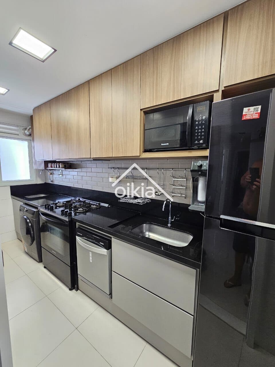 Apartamento totalmente mobiliado e planejado, pronto para morar, em localização estratégica.