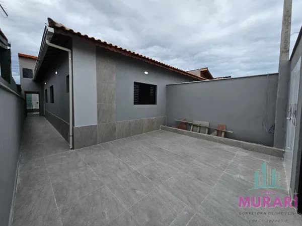 Casa Nova com Piscina em Mongaguá