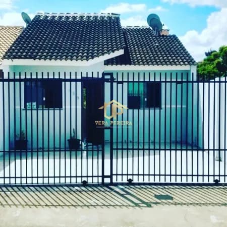 Casa em Ponta Grossa - Nova Rússia