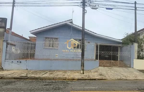 Casa em Ponta Grossa - Nova Rússia