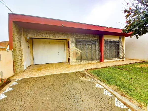 Casa em Ponta Grossa - Oficinas