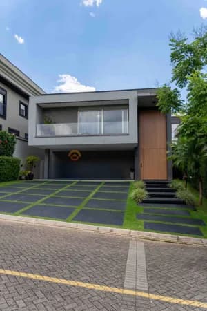 Casa Sofisticada e Mobiliada - com Varanda Gourmet e 4 Suítes – Exclusividade e Conforto