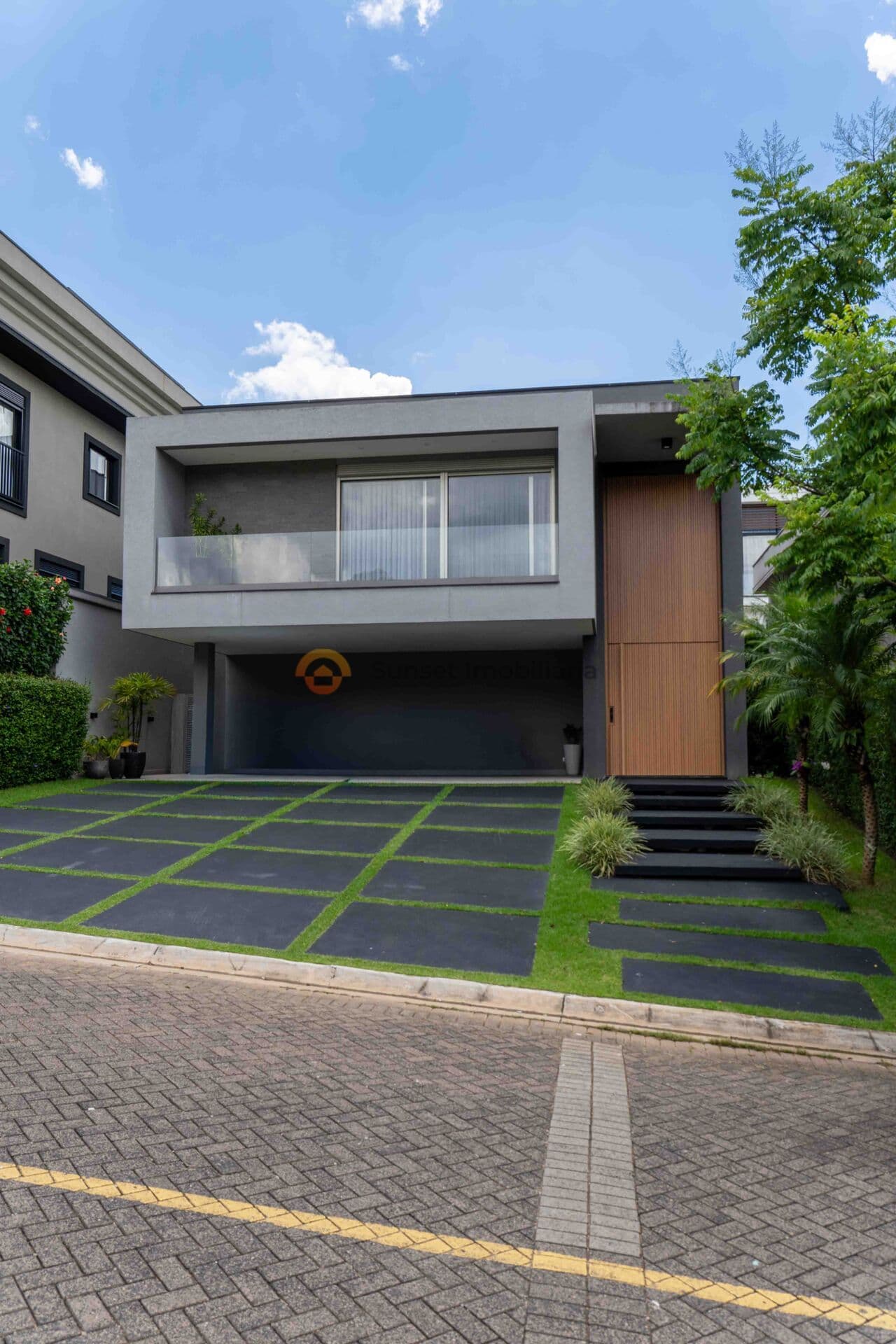 Casa Sofisticada e Mobiliada - com Varanda Gourmet e 4 Suítes – Exclusividade e Conforto