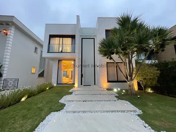 Residência Moderna com 650 m², Estúdio Acústico e Vista Privilegiada