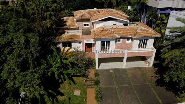 Oportunidade Única: Casa de Luxo em Alphaville com Ambientes Espaçosos