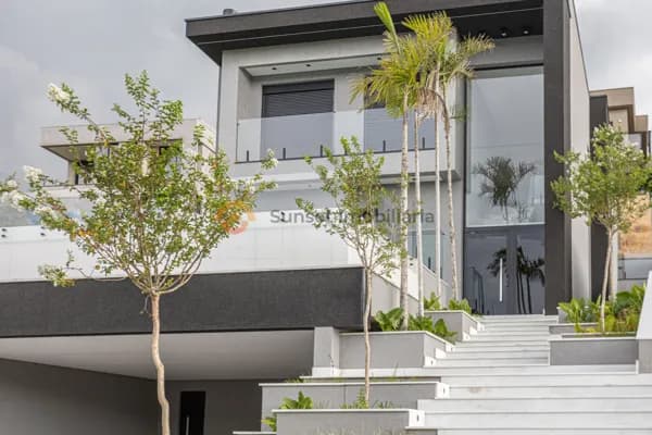 Casa moderna e sofisticada em condomínio fechado - Nunca Habitada