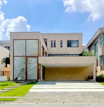 Casa de Alto Padrão 420m² de área construída no Tamboré 10