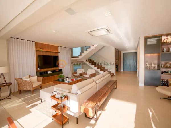 Locação: Casa Espaçosa com 4 Suítes e Terreno de 525 m²