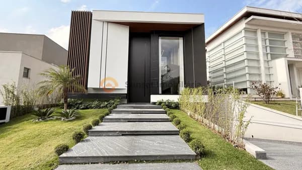 Requinte em Cada Detalhe | Luxo e Tecnologia Projeto Exclusivo com Estrutura Completa, Suíte Master, Escada Escultural e Acabamentos Portobello