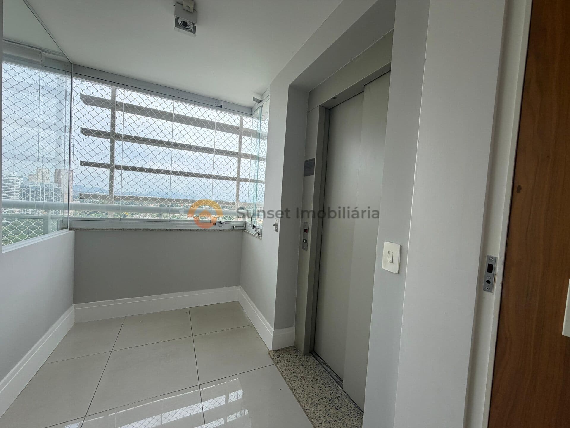 Apartamento Impecável para Locação – Sofisticação e Vista Privilegiada