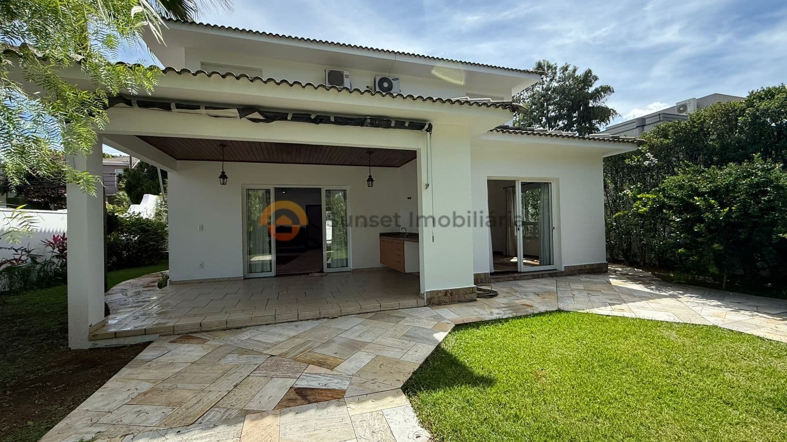 Casa com 4 dormitórios e escritório para alugar, 2 suítes, 4 vagas - R$22.000 — Residencial Alphaville 1, Barueri/SP