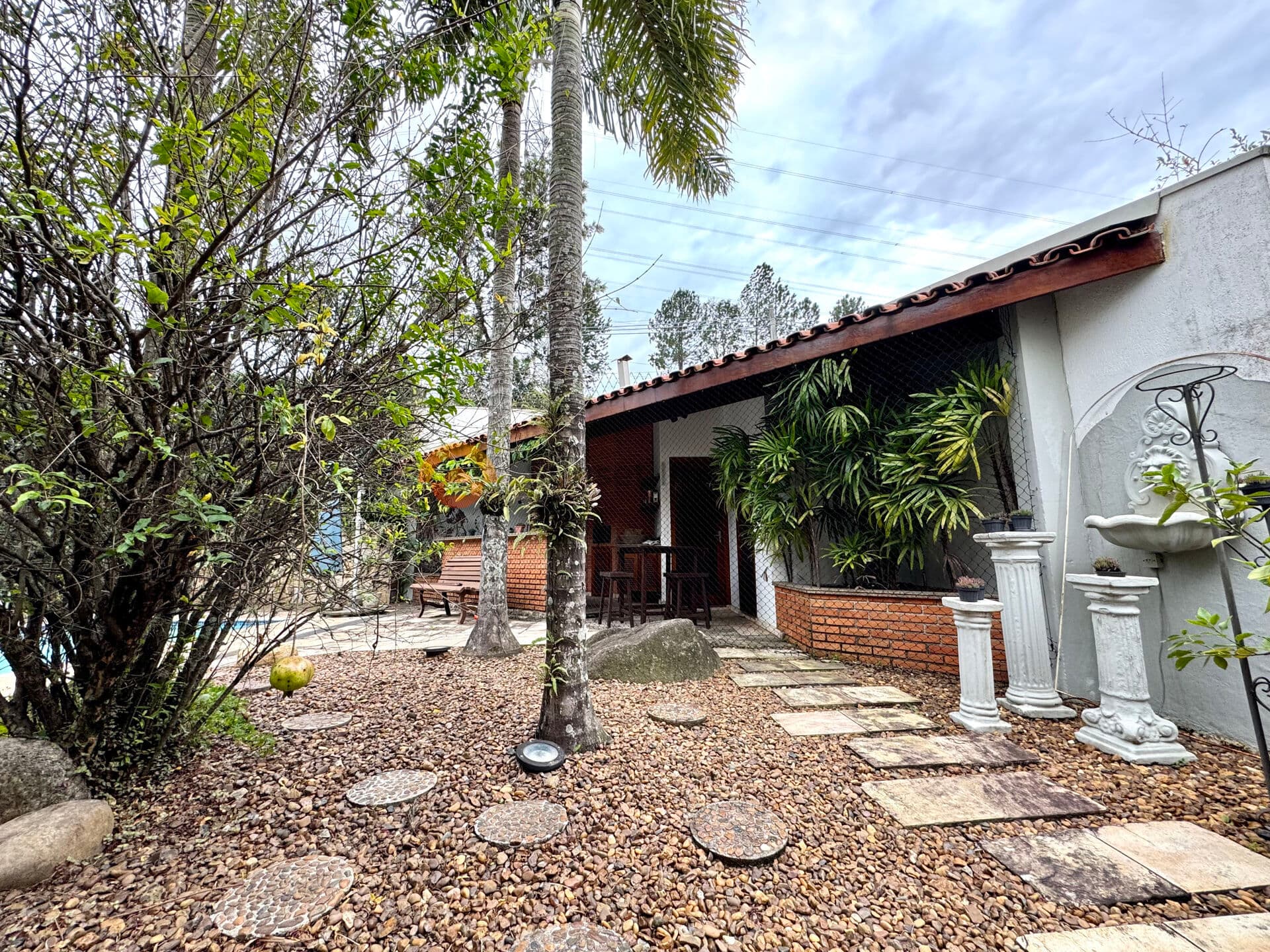 Casa com 4 dormitórios e 2 suítes à venda, 400m² por R$ 2.500.000 — Residencial Alphaville 5, Santana de Parnaíba/SP
