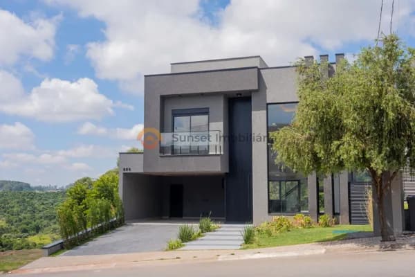 Casa moderna à venda com 4 suítes, piscina infinita e Vista Privilegiada: Para área de preservação permanente