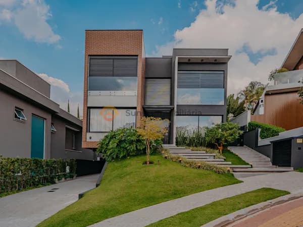 Casa Contemporânea no Tamboré com 5 Suítes e Pé-Direito Alto
