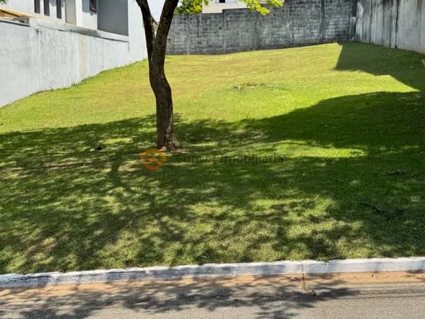 Terreno com 360 m² em Levíssimo Aclive e Localização Privilegiada