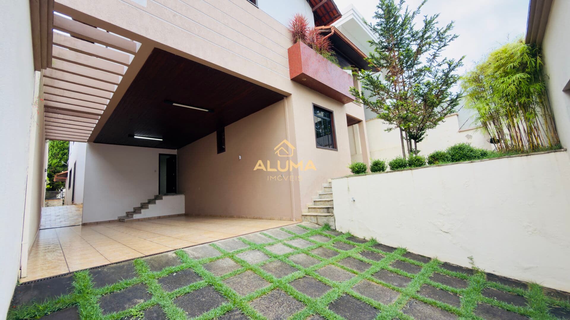 Casa Alto Padrão em Recanto dos Colibris, Conselheiro Lafaiete/MG