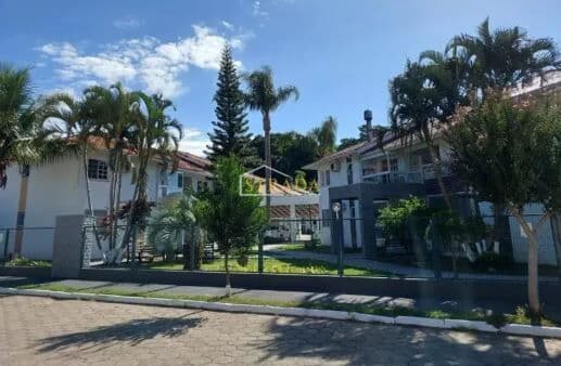 Apartamento com três dormitorios em Canasvieiras